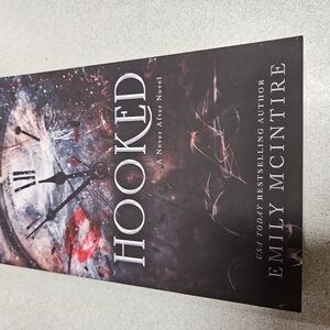 Never After Ser.: Hooked by Emily McIntire (2021, Trade Paperback) (B-I)